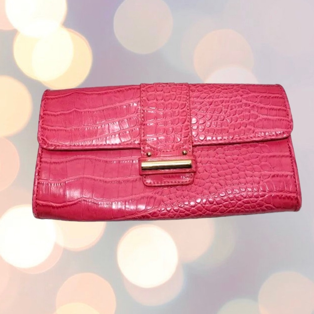 NWOT Croc Clutch Purse in Hibiscus Pink 🌺